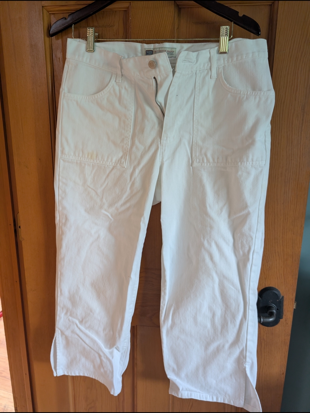 White Women's Casual Straight-Leg Crop Pants